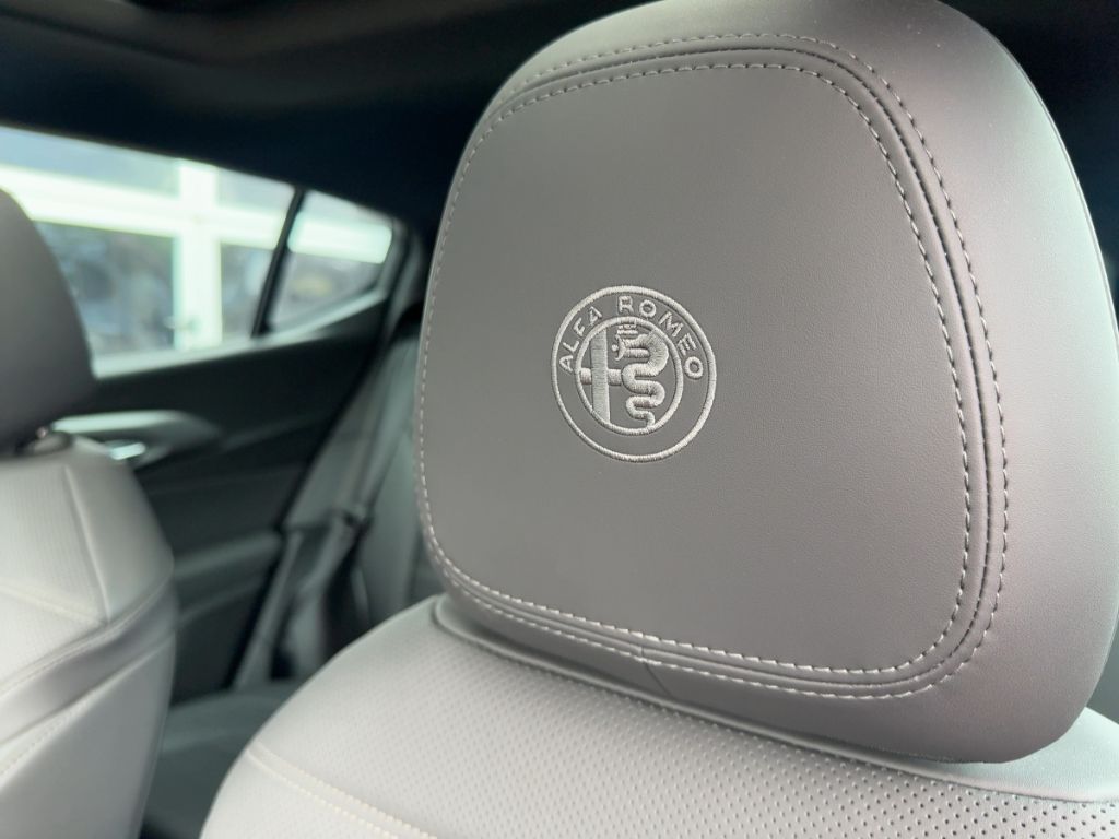 Fahrzeugabbildung Alfa Romeo Tonale VELOCE 1.5 VGT MATRIX PANO MEMORY