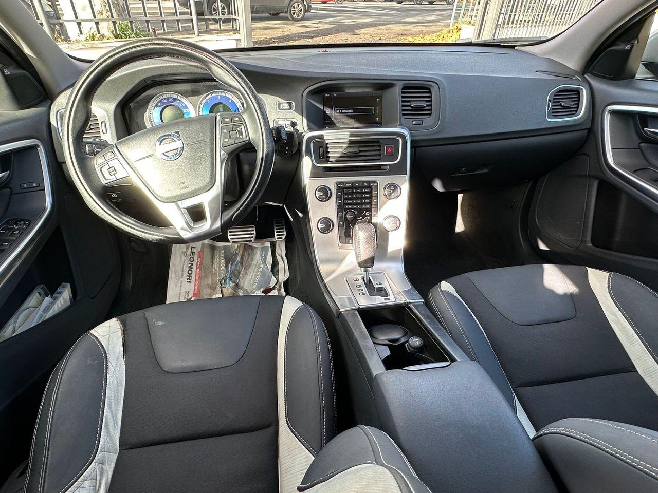 Volvo V60 2011 — photo 12