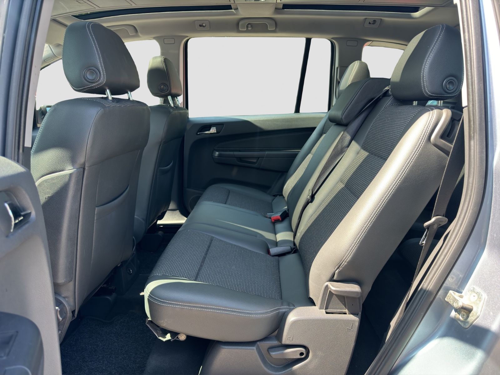 Fahrzeugabbildung Opel Zafira B Cosmo/7. Sitzer/Klimaautom./Pano./TÜV