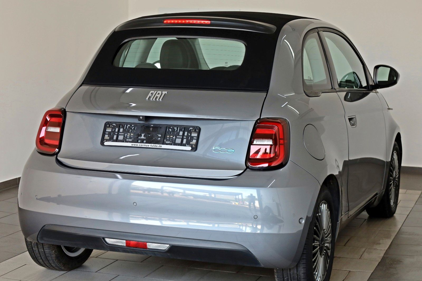 Fahrzeugabbildung Fiat 500e Icon Navi,Kamera,Panorama,8 fach bereift