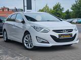Hyundai i40 cw blue Style LED PDC Allwetterreifen AHK - gebrauchte Hyundai i40 aus dem Jahr 2012