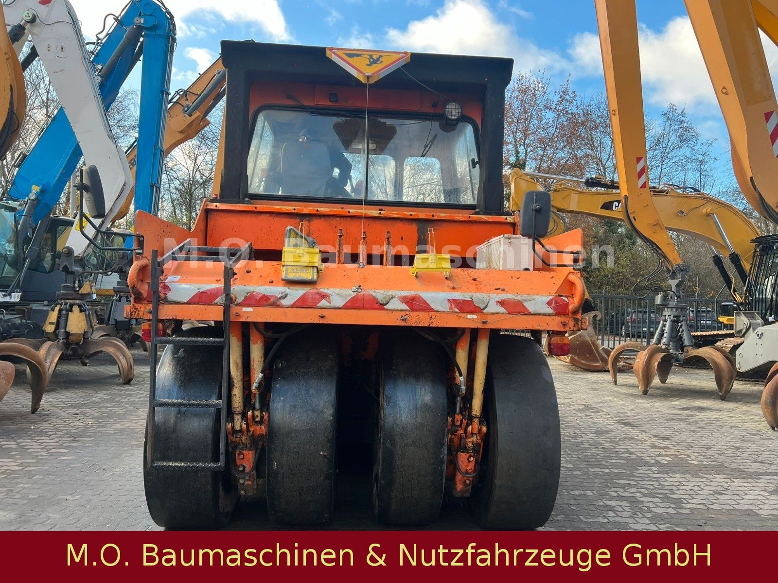 Fahrzeugabbildung Andere Corinsa CCR2135 / Gummiradwalze /