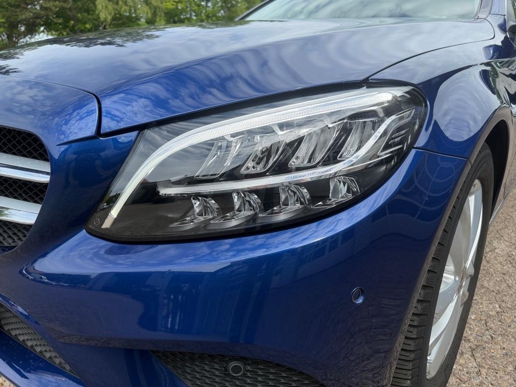 Mercedes-Benz C 220 d Avantgarde+AHK+LED+PTS+Kamera+Navi+CarPl