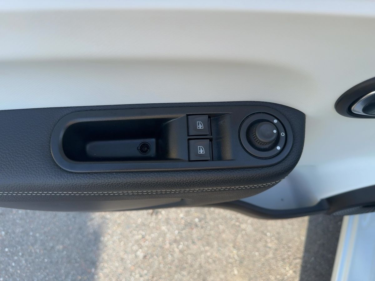 Fahrzeugabbildung Renault Twingo Electric Techno Kamera Klimaaut Navi