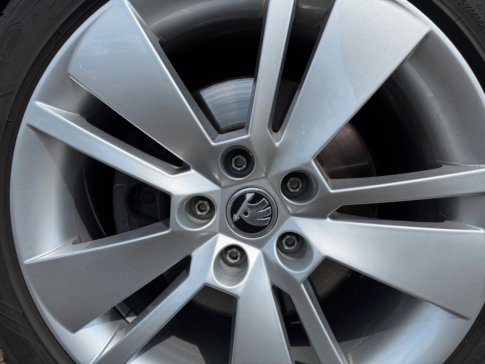 Fahrzeugabbildung SKODA Superb Combi Ambition