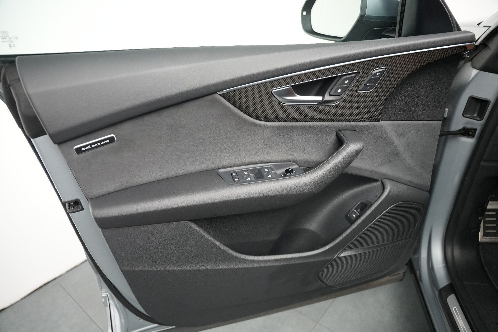 Fahrzeugabbildung Audi SQ8 4.0 TFSI quattro/EXCLUSIVE/ALCANTARA/BLACK