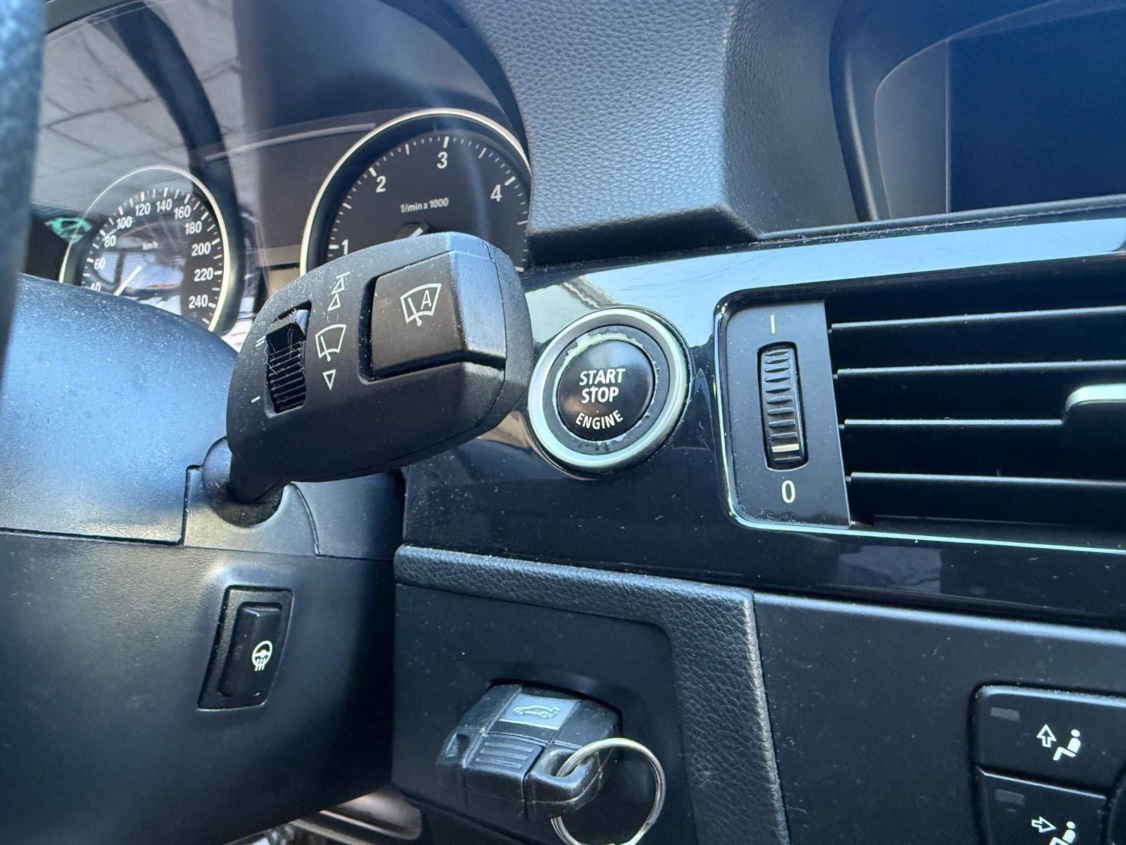 BMW 330 2010 — photo 14