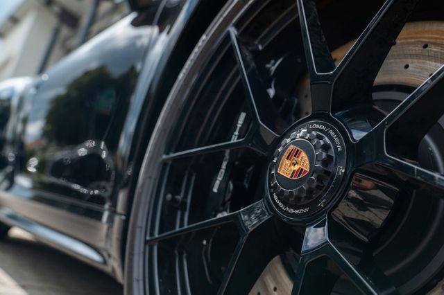 Porsche 992.2 Carrera 4 GTS / COUPE / 18 WEGE / LED Porsche 992.2 Carrera 4 GTS / COUPE / 18 WEGE / LED