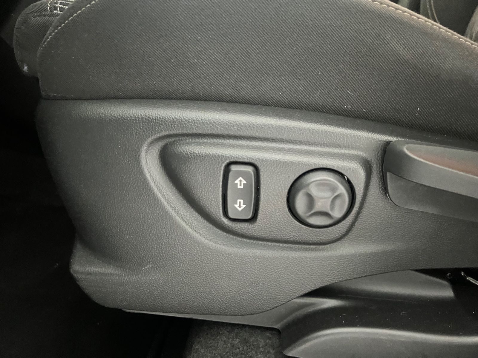 Fahrzeugabbildung Opel Mokka Edition ecoFlex * FAHRRADTRÄGER*SITZHEIZ*