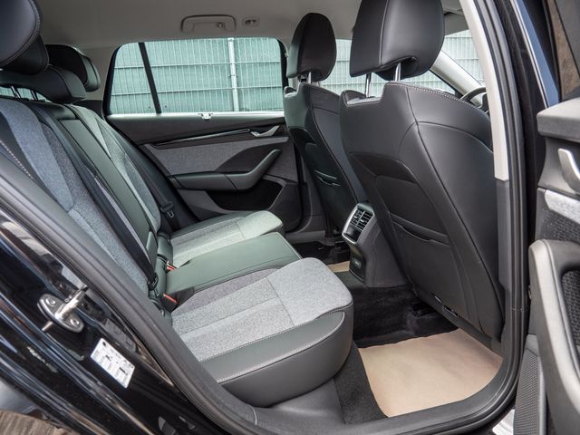 Octavia Combi 2.0 TDI Selection SHZ ACC HUD 360°