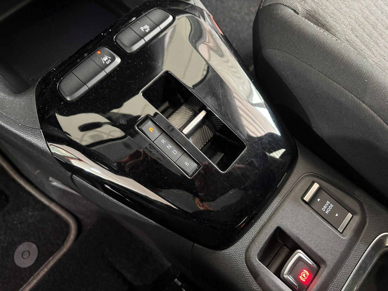 Fahrzeugabbildung Opel Corsa-e F EDITION 7,4KW SHZ/PDC/NAVI/TEMPOMAT/50