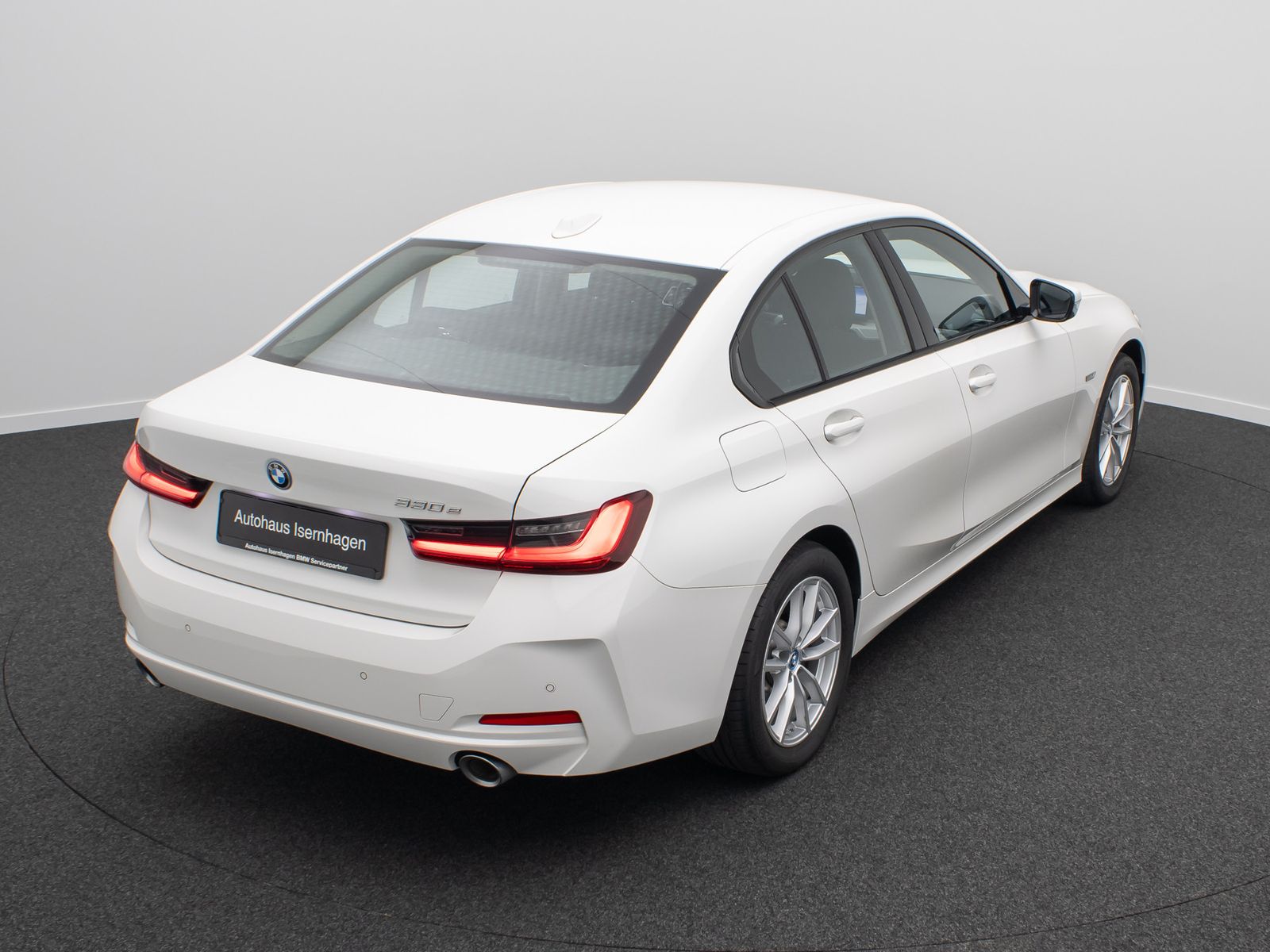 Fahrzeugabbildung BMW 330e GeschwindigReg PDC CockpitPlus DAB Sport