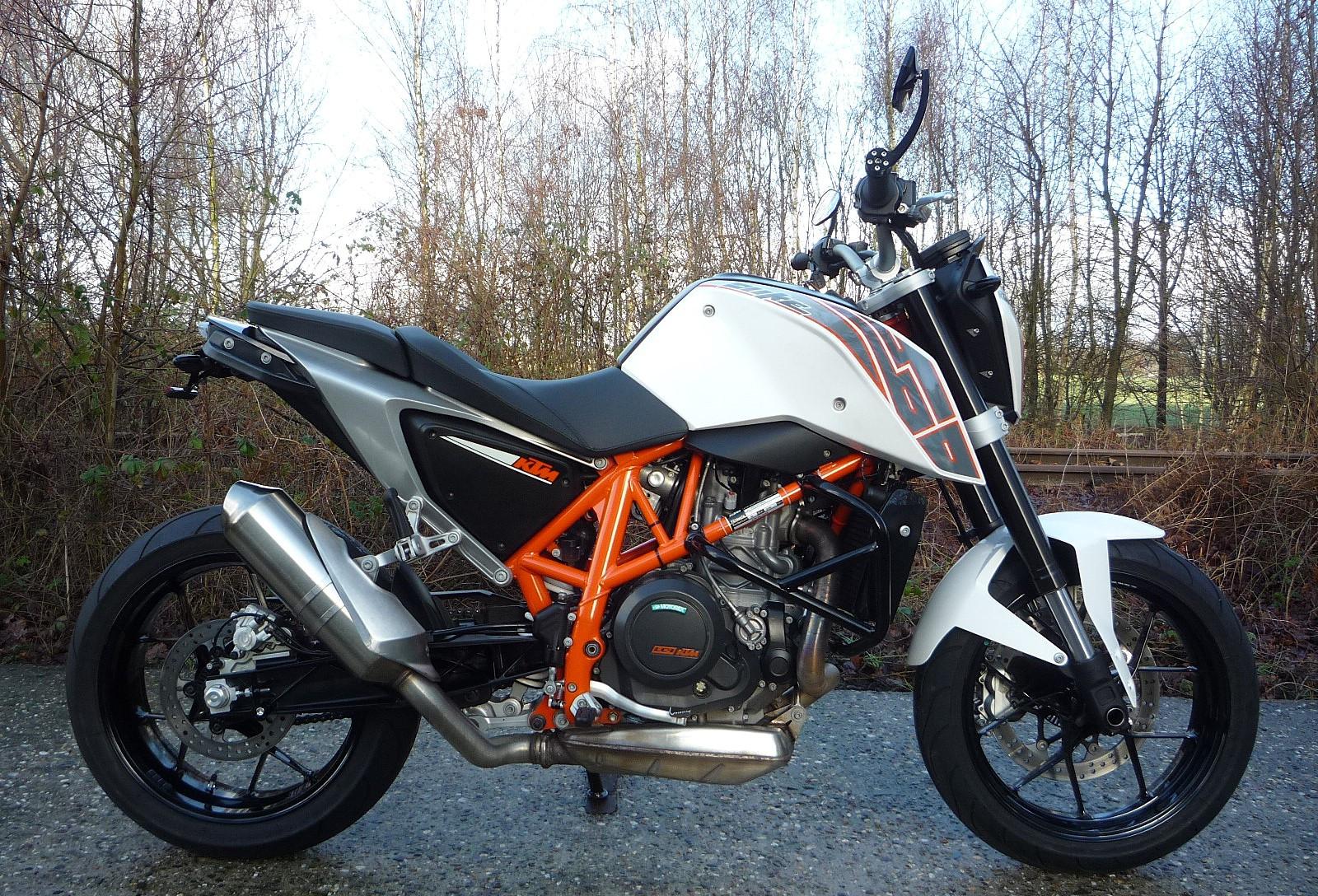 KTM 690 Duke Service gepflegter Zustand Extras / Zub
