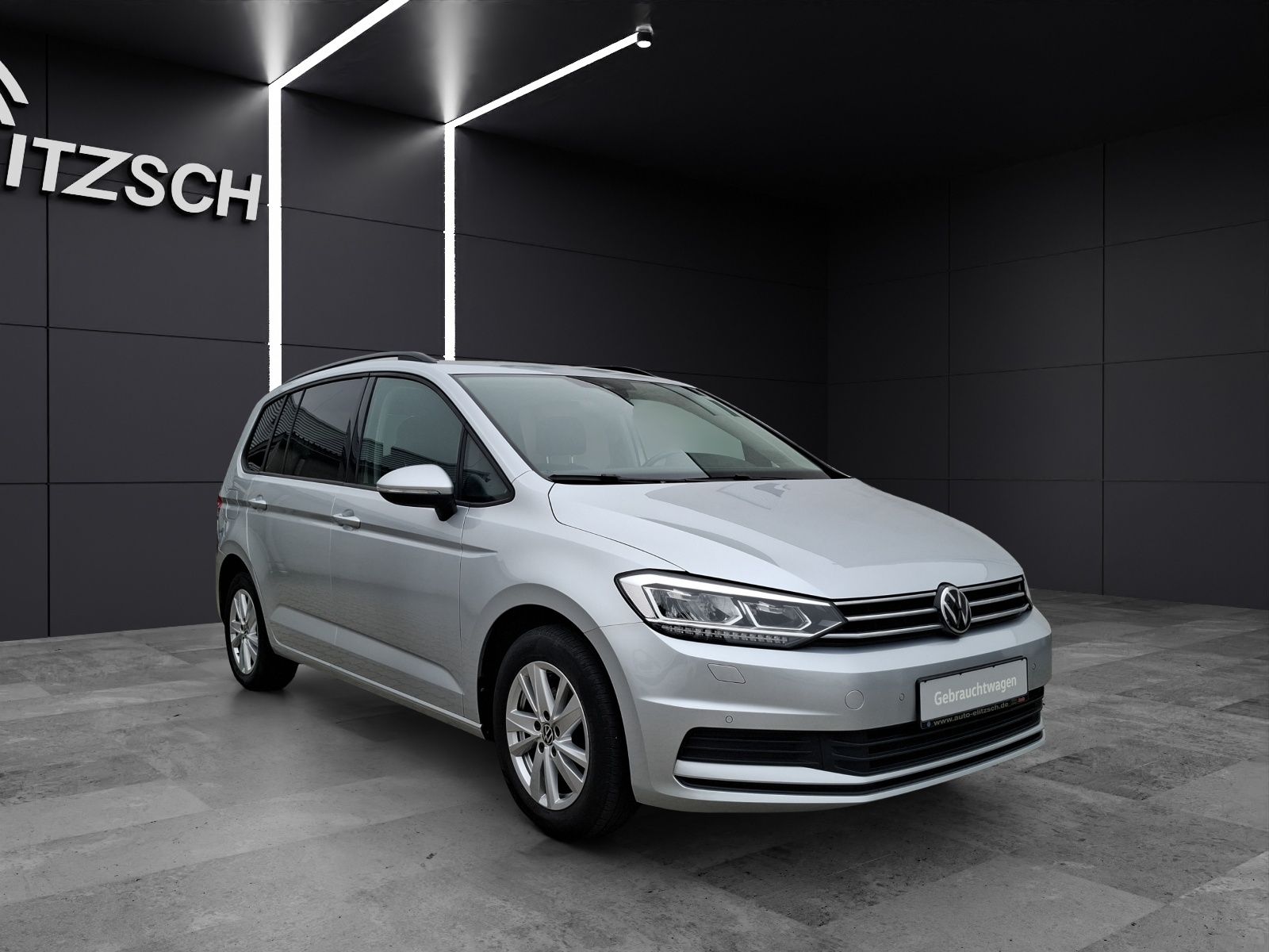 Fahrzeugabbildung Volkswagen Touran TSI Comfortline LED AHK Navi ACC RFK SH
