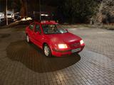 Volkswagen Bora 1.4 Comfortline Comfortline - rote Volkswagen Bora