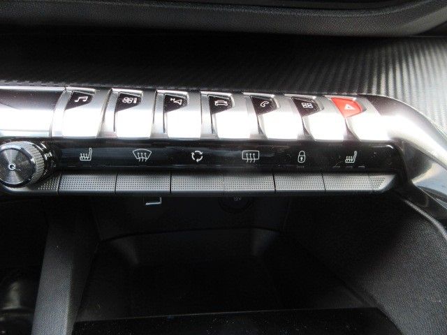 Fahrzeugabbildung Peugeot 5008 Active 1.2T NAVI/AHK/PDC/SHZ/7-SITZER/TEMPO