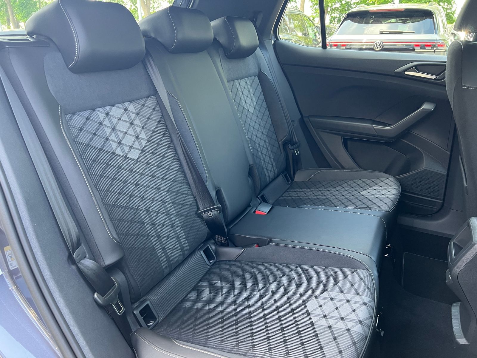 Fahrzeugabbildung Volkswagen T-Cross R-Line 1.5 TSI DSG *AHK,IQ.LIGHT,ACC,App