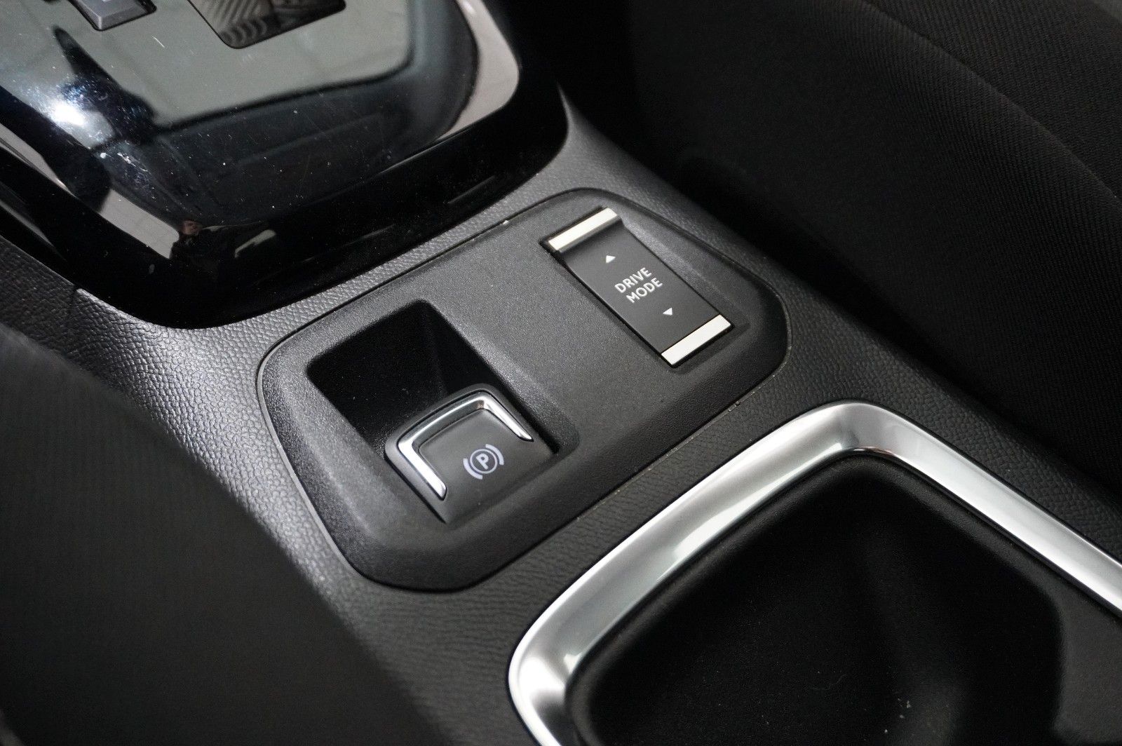 Fahrzeugabbildung Opel Corsa-e F EDITION 7KW NAVI/VIRT/SPORT/DAB/WÄRMEP
