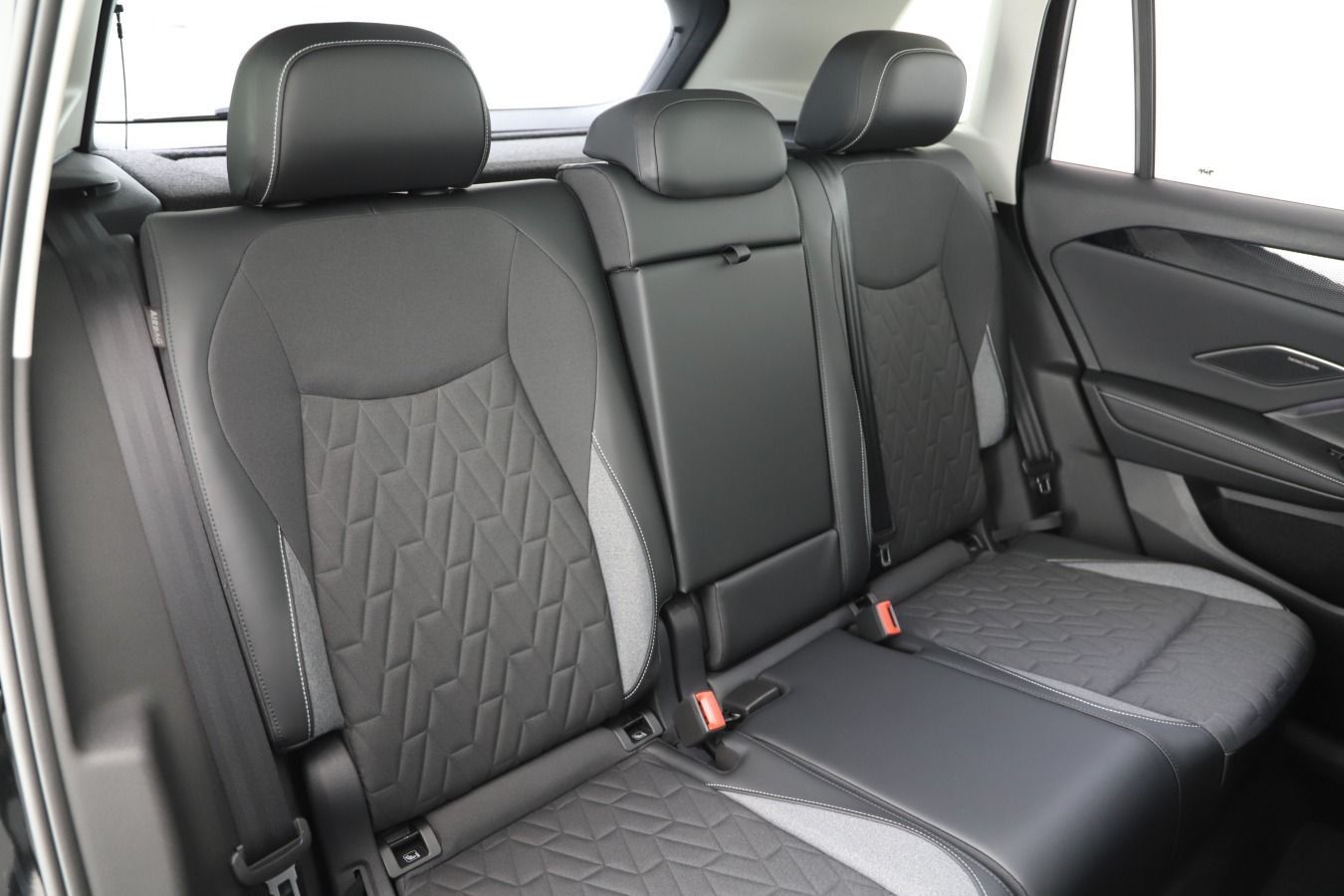 Volkswagen Tiguan 1.5 eTSI DSG Life LED ACC 360° AHK Navi foto 6