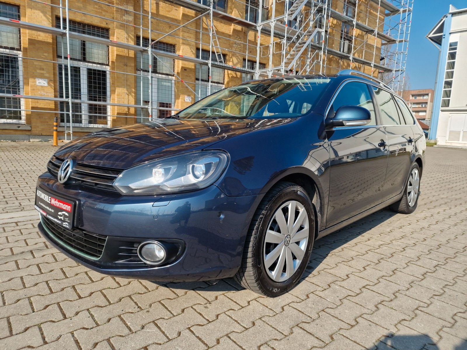 Volkswagen Golf - 1