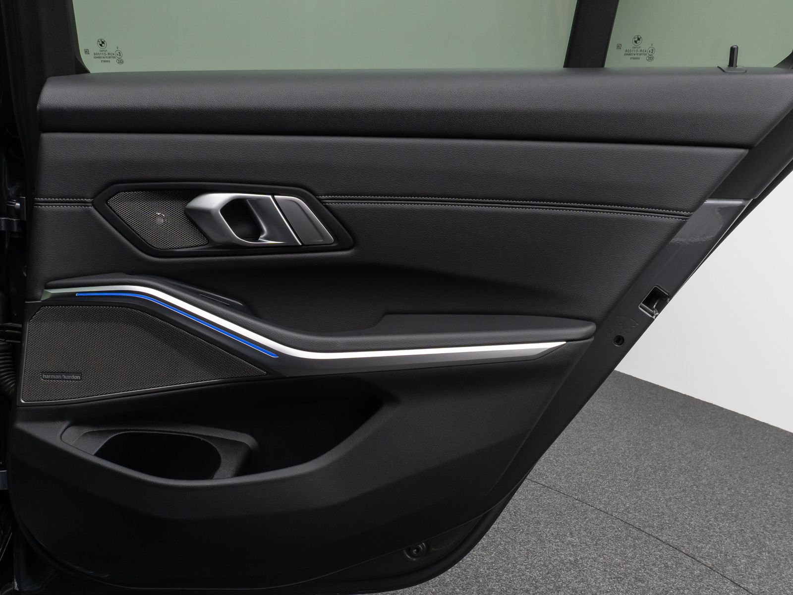 Fahrzeugabbildung BMW 320d xD  Sport Line Panorama DAB H/K Stop&Go AHK