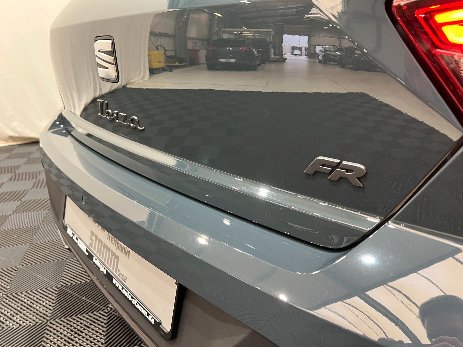 Fahrzeugabbildung SEAT Ibiza 1.0 TSI 85kW FR DSG 18" ALU