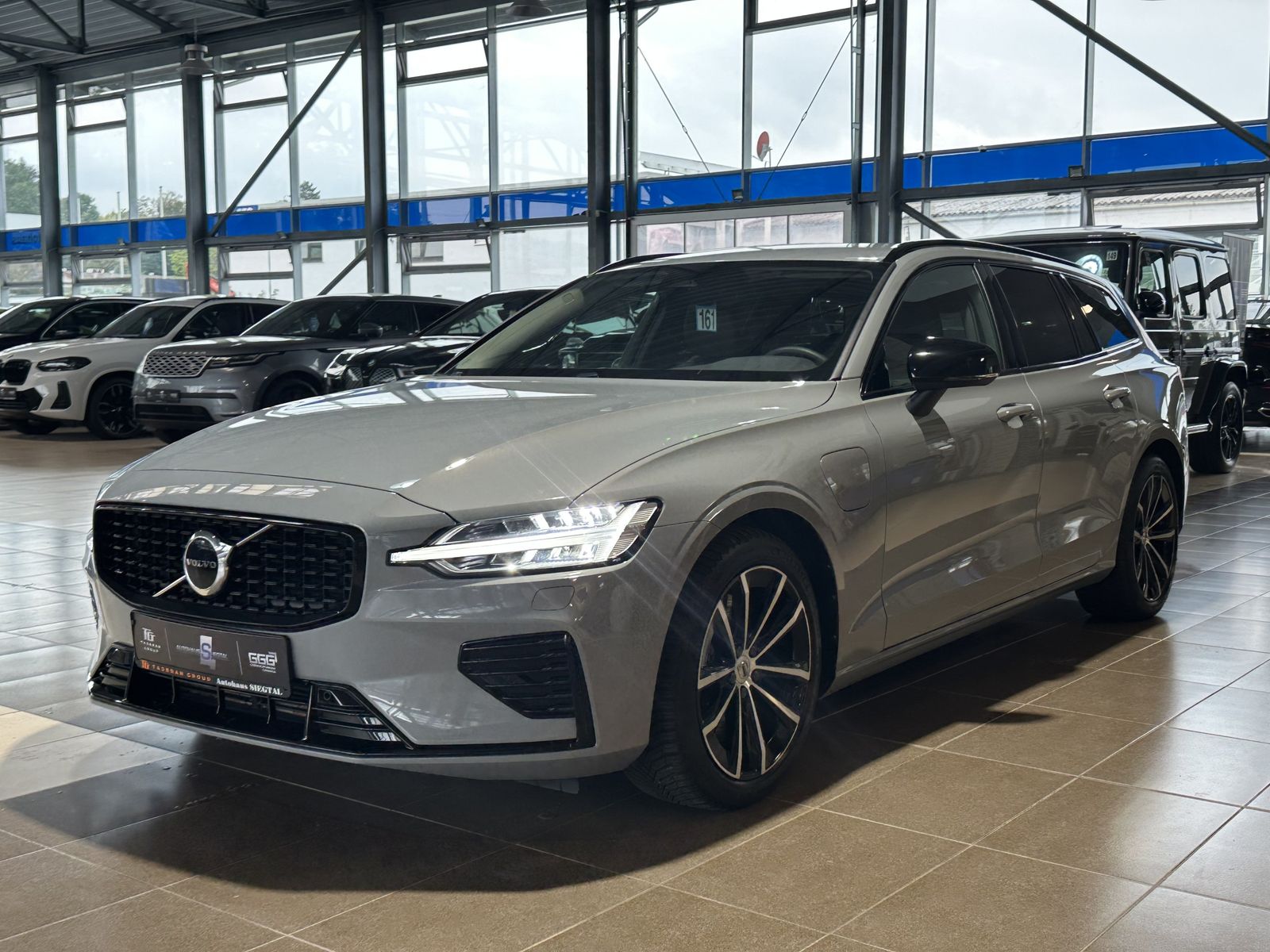 Volvo V60 Plus Dark Plug-In Leder R.Cam Memory AHK AWD foto 3
