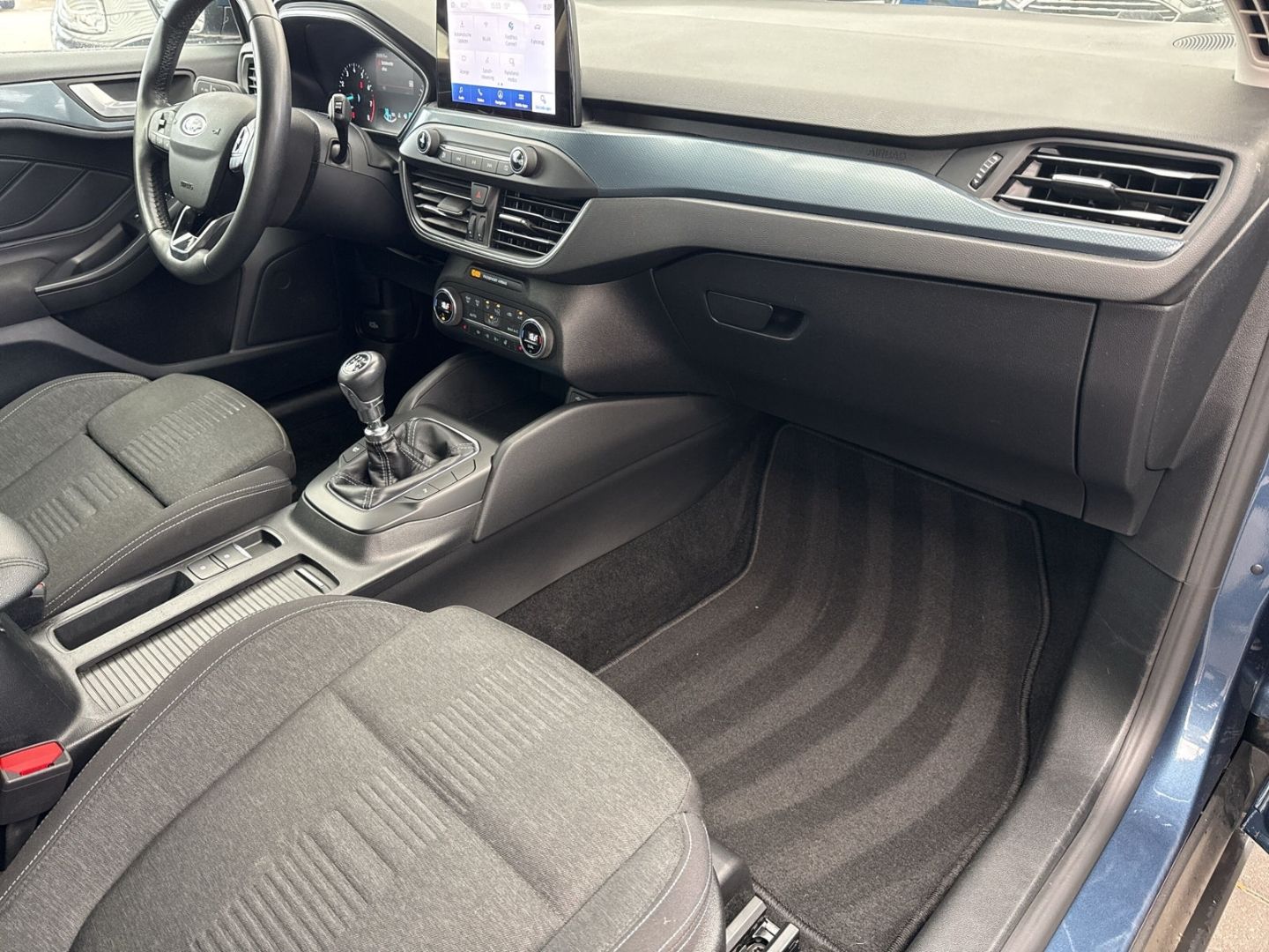 Fahrzeugabbildung Ford Focus Turnier Active Kamera LED NAVI DAB Winterp