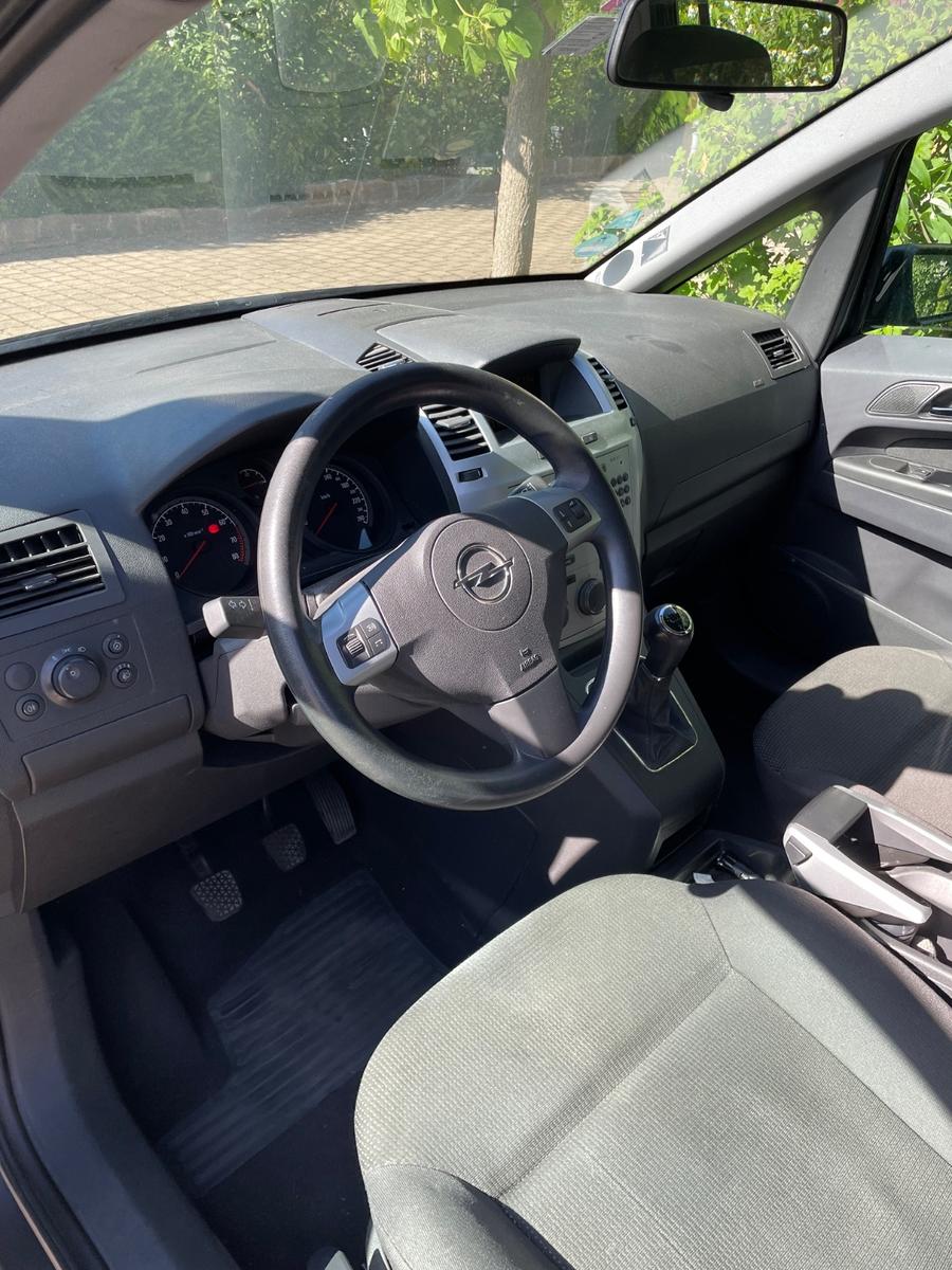 Opel Zafira 2009 — photo 7