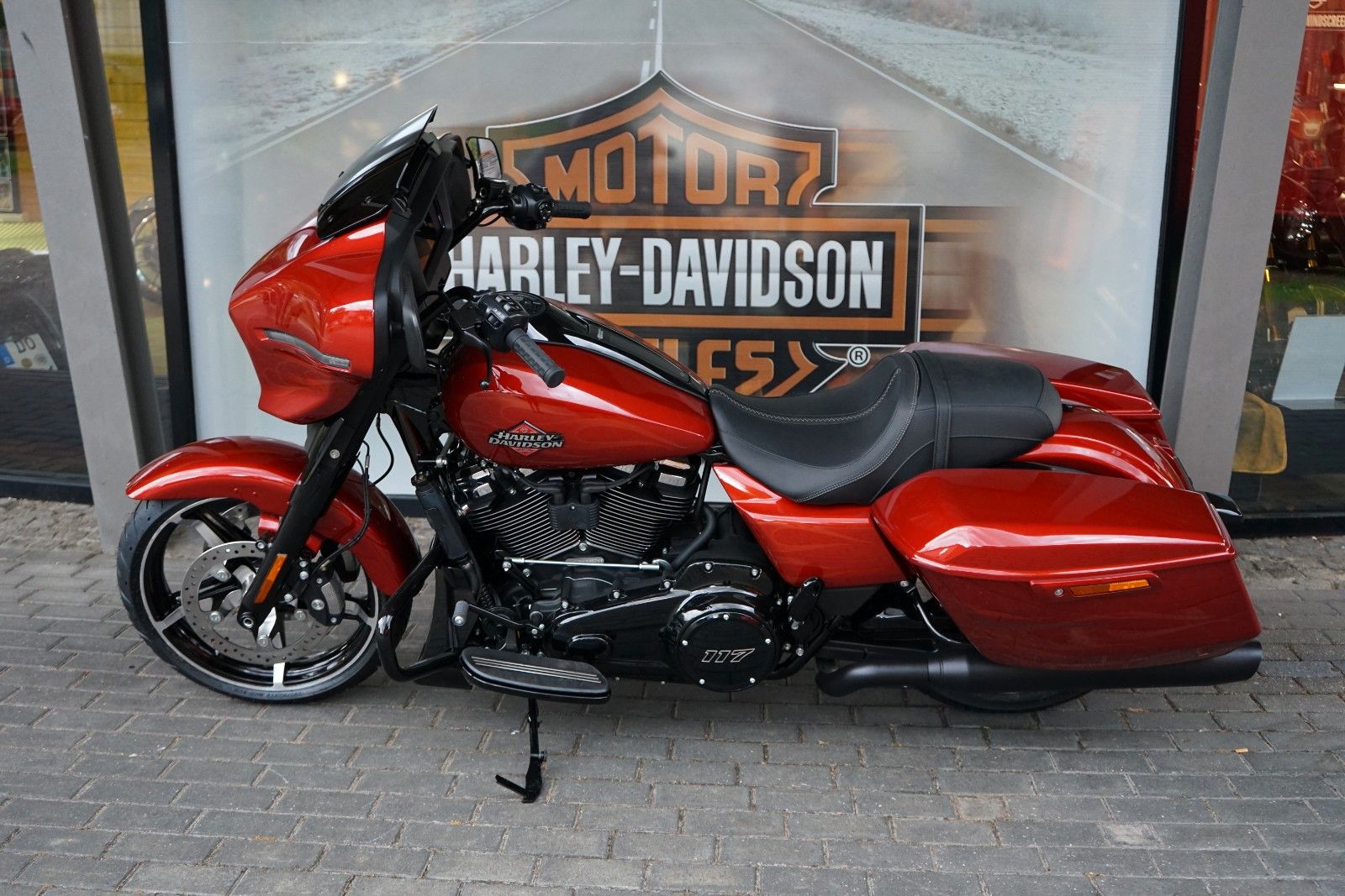 Fahrzeugabbildung Harley-Davidson Street Glide 117 FLHX - MY25 - NEU - Whiskey Fir