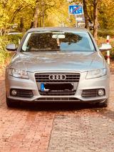 Audi A4 Baujahr2010- scheckgheftgefleckt - Audi A4 aus 2010: Limousine