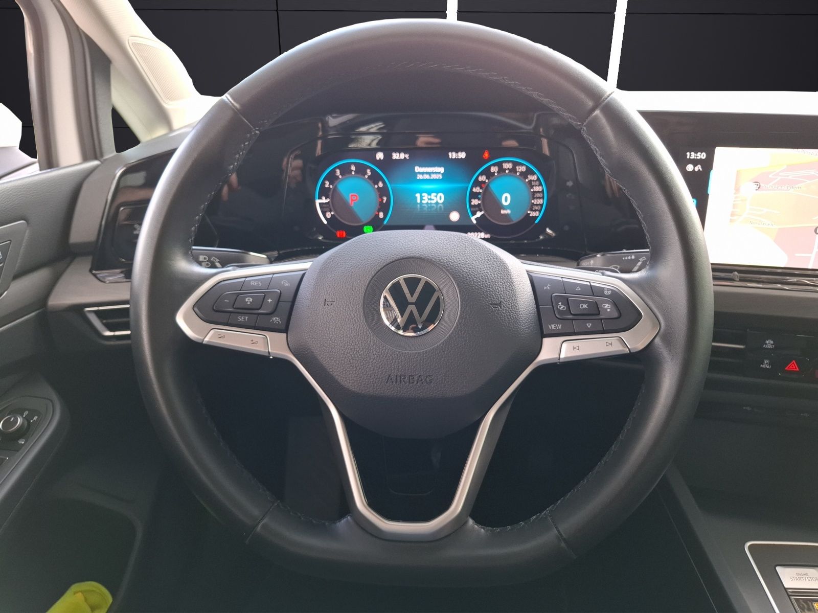 Fahrzeugabbildung Volkswagen Golf VIII Variant eTSI Stye DSG STH LED Navi AID