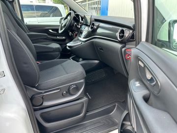 Mercedes V 220 - 12