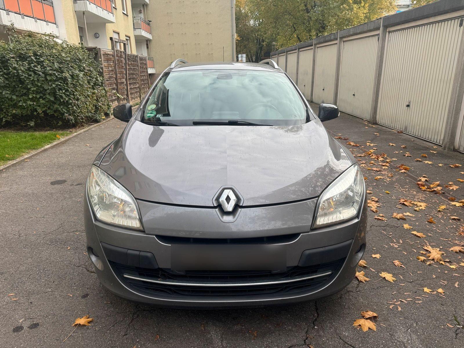 Renault Megane 2011 — rear view