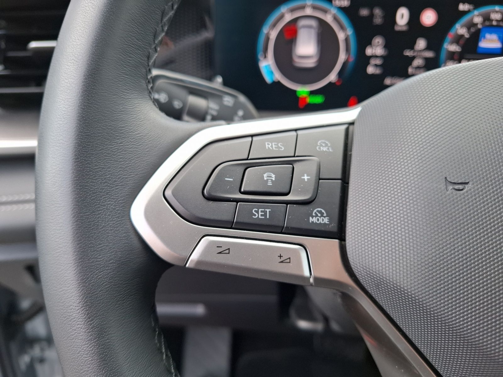 Fahrzeugabbildung Volkswagen Tayron eTSI Life LED AHK Navi AID ACC RFK SH