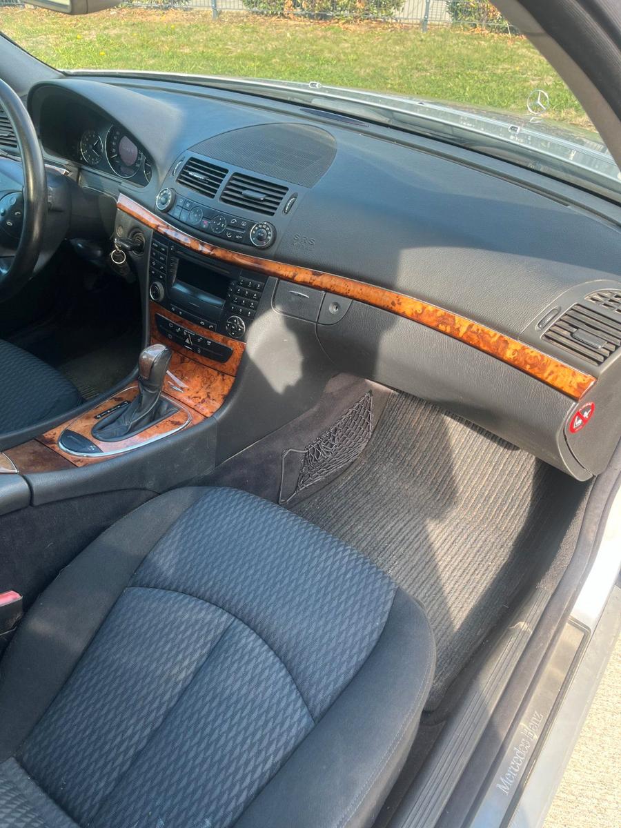 Mercedes-Benz E270 2004 — photo 7