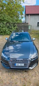 Audi S4 Avant quattro 3.0 TFSI Vollausstattung AHK  - graue Audi S4