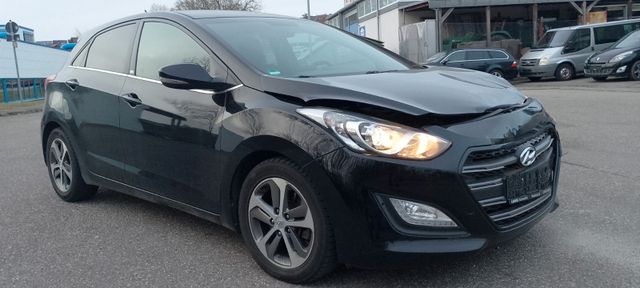 Hyundai i30 1.6 CRDi 81 kW Premium DCT 6 G E-6 Unfall. !