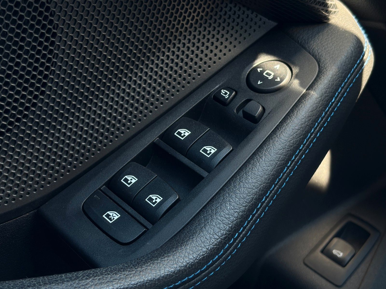 Fahrzeugabbildung BMW 118i M Sport Autom SHZ LHZ Hifi Amb Navi CarPlay