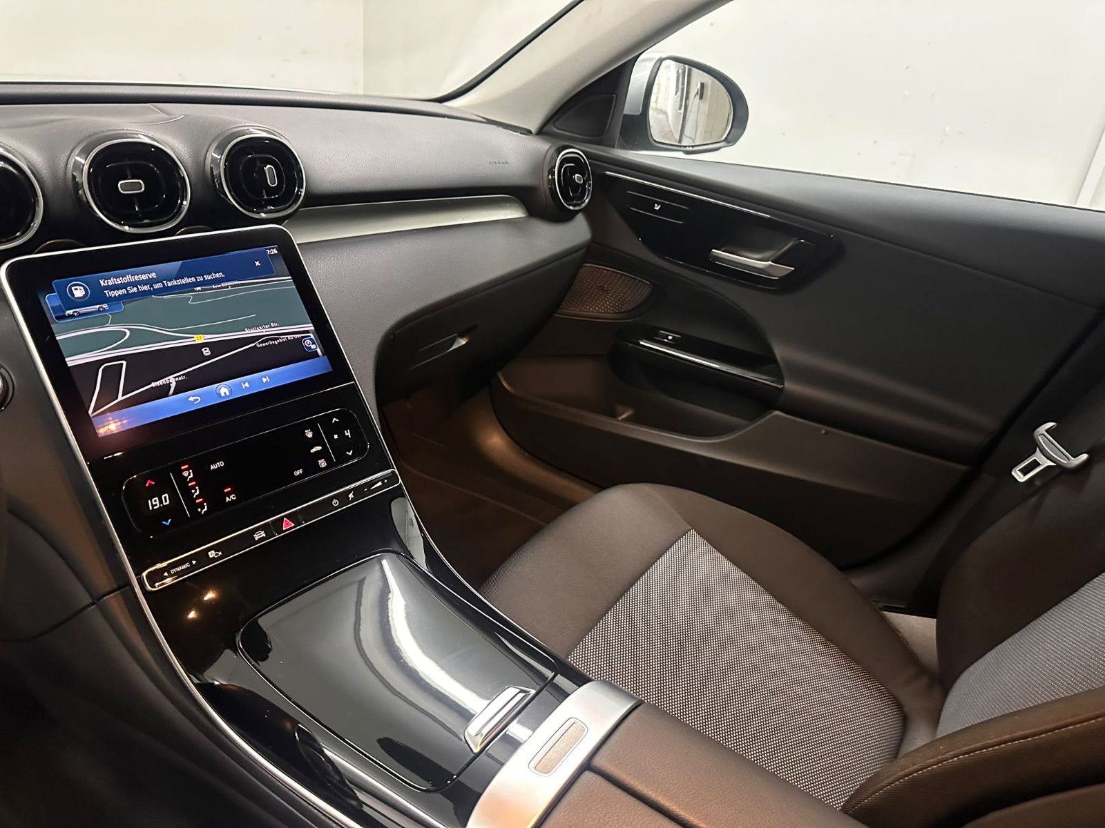Fahrzeugabbildung Mercedes-Benz C 200 d T Autom. *KAMERA*AHK*DISTRO*LED*