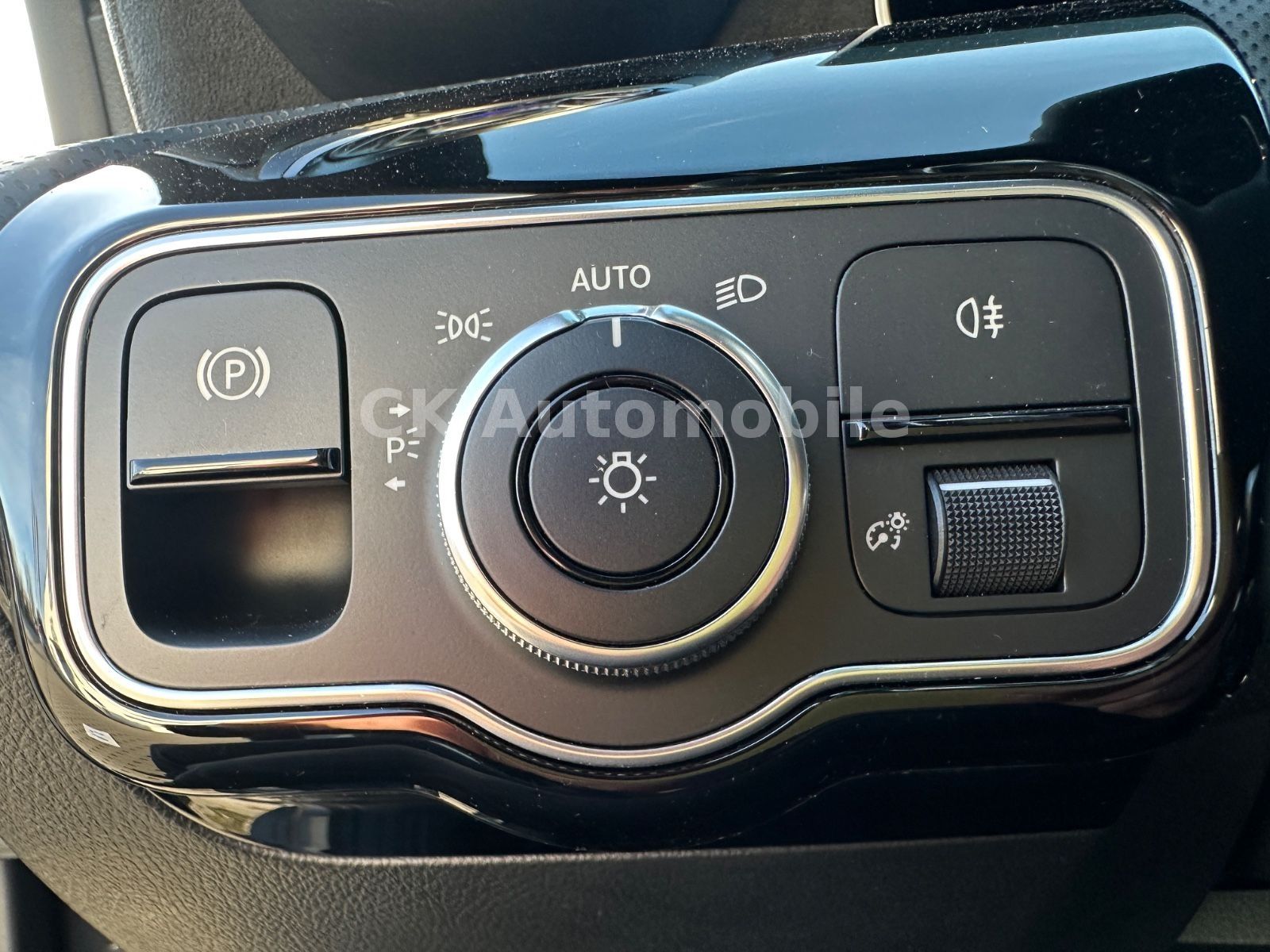 Fahrzeugabbildung Mercedes-Benz CLA 200 AMG-Line/Night-Paket/Navi/LED/AHK