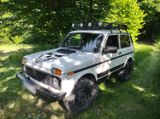 Lada Niva, Geländewagen - Fluchtfahrzeug, ... - : Gelände