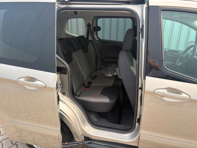FORD Tourneo Courier Titanium — Bild 7