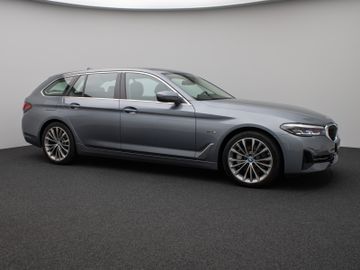 Fahrzeugabbildung BMW 530e xD Pano Kamera DAB HiFi Adapt. Fahrwerk 19"
