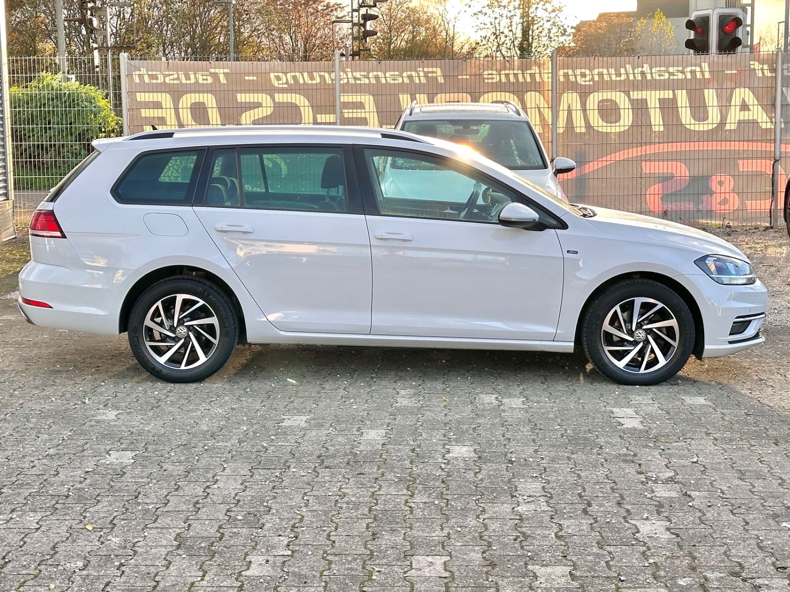Fahrzeugabbildung Volkswagen GOLF VII VARIANT JOIN*NAVI*