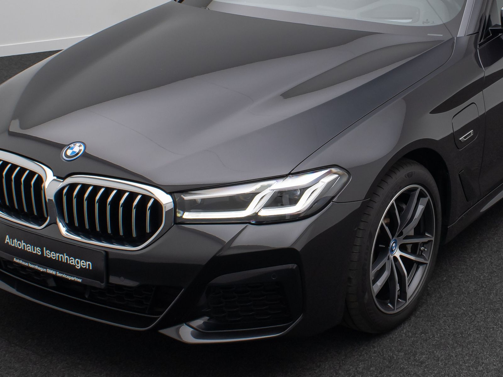 Fahrzeugabbildung BMW 530e M Sport H/K DAB HUD Alarm Komfort Kamera