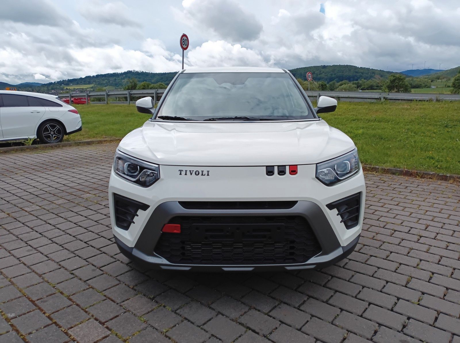 Fahrzeugabbildung KGM TIVOLI 1.5 NOMAD+AUTOMATIK+LM FELGEN+ANDROID++++