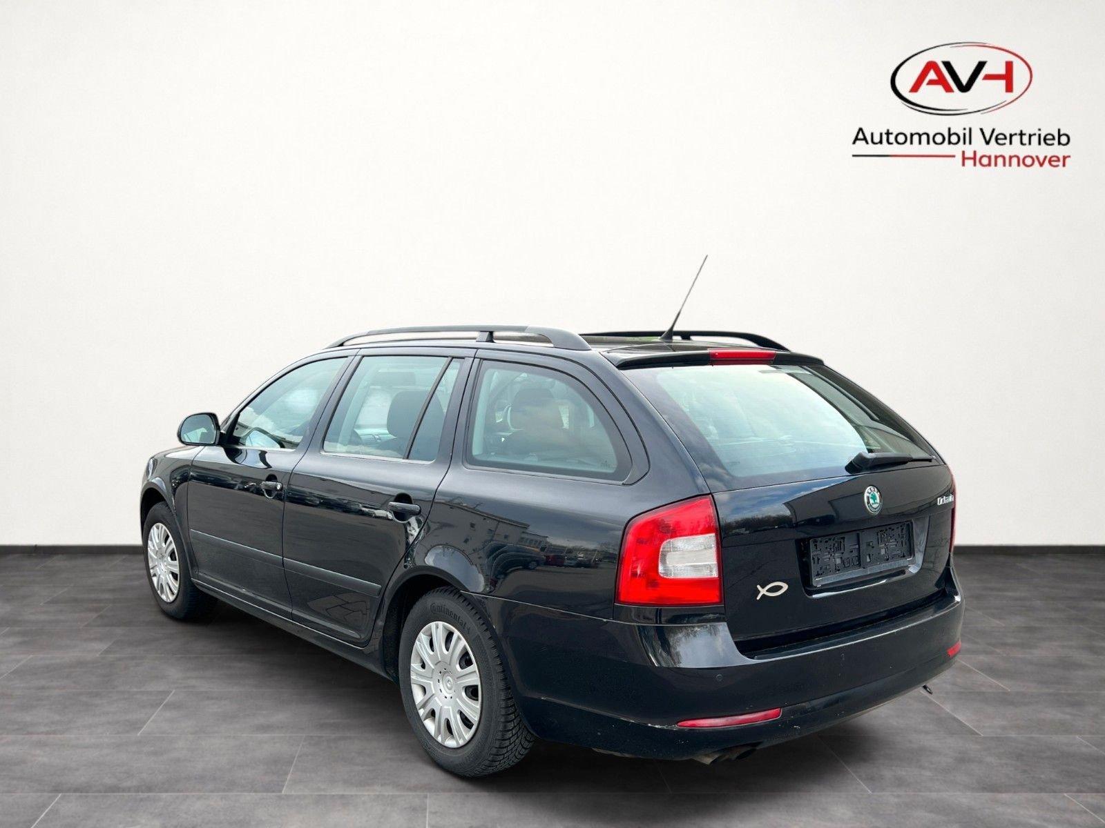Skoda Octavia 2011 — салон
