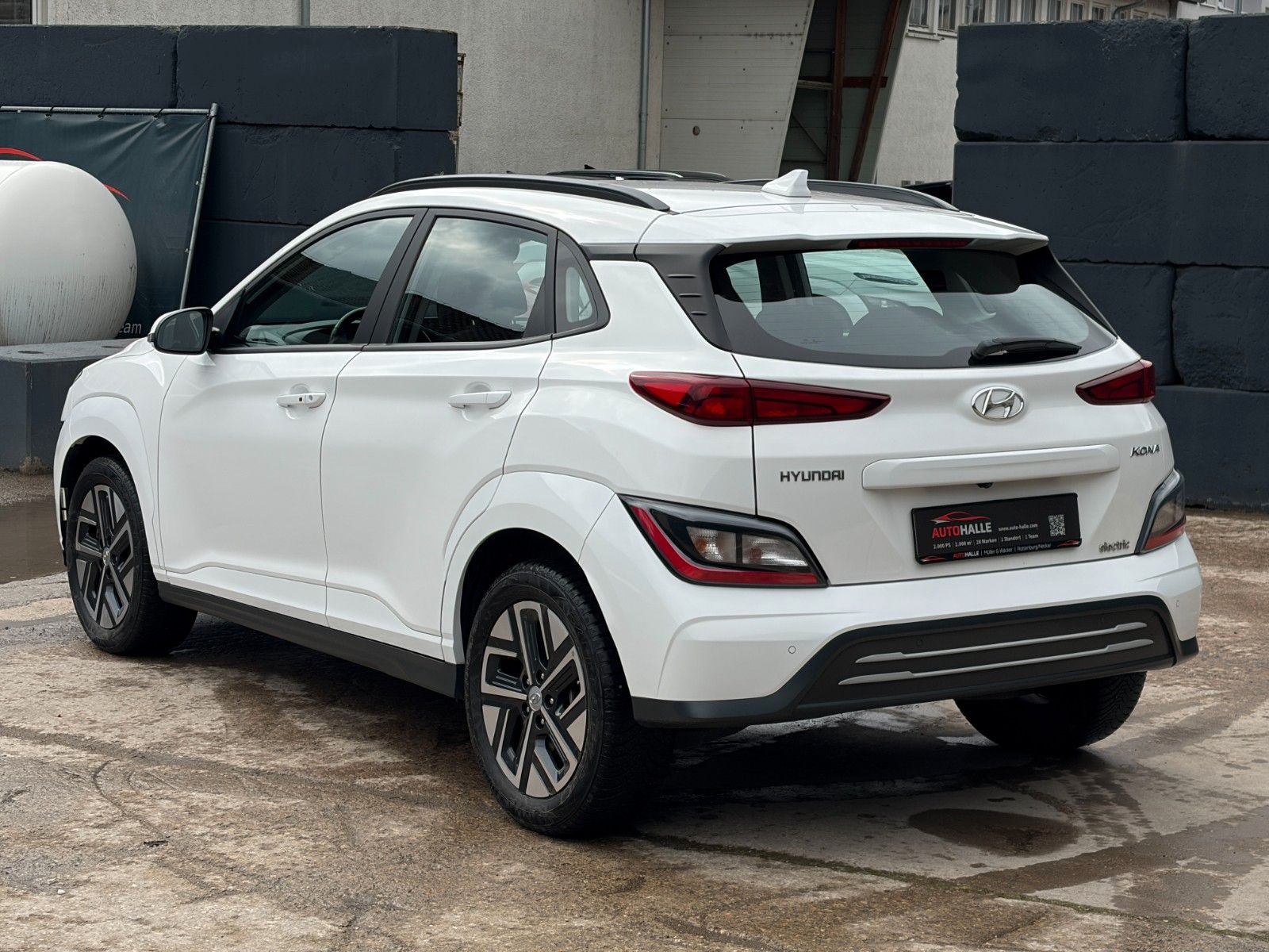 Fahrzeugabbildung Hyundai KONA E Select LHZ SHZ ACC PDC LKA CarPlay CAM