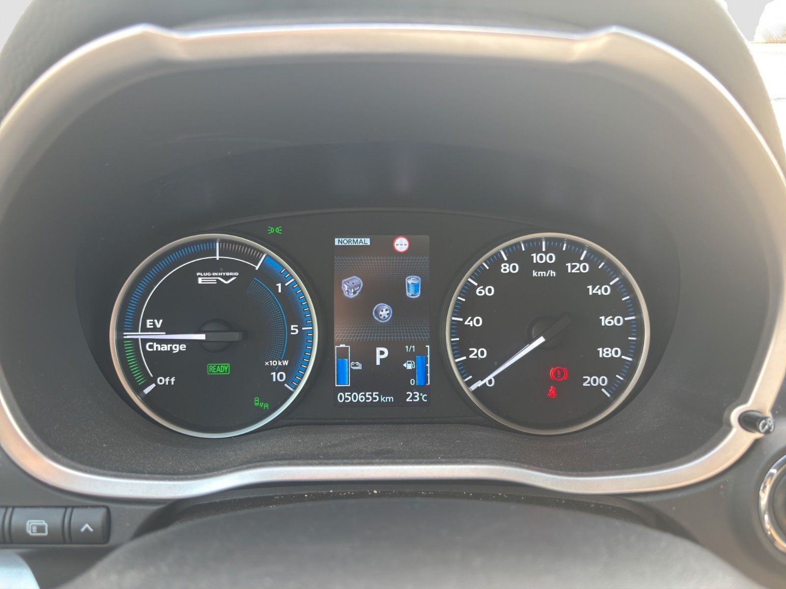 Fahrzeugabbildung Mitsubishi Eclipse Cross 2.4 PHEV 4WD Plus mit Intro-Paket